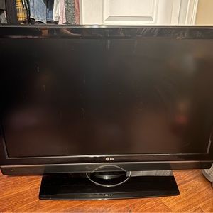 FULL LG HD 1080P 47 INCH TV